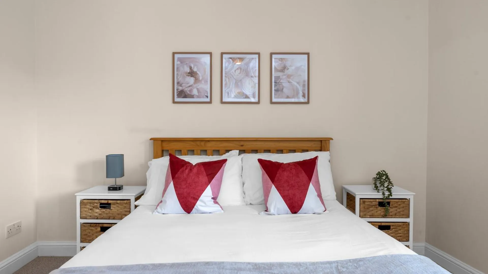 1 Double Room In Shared Apartment In Central Edinburgh With Free Parking