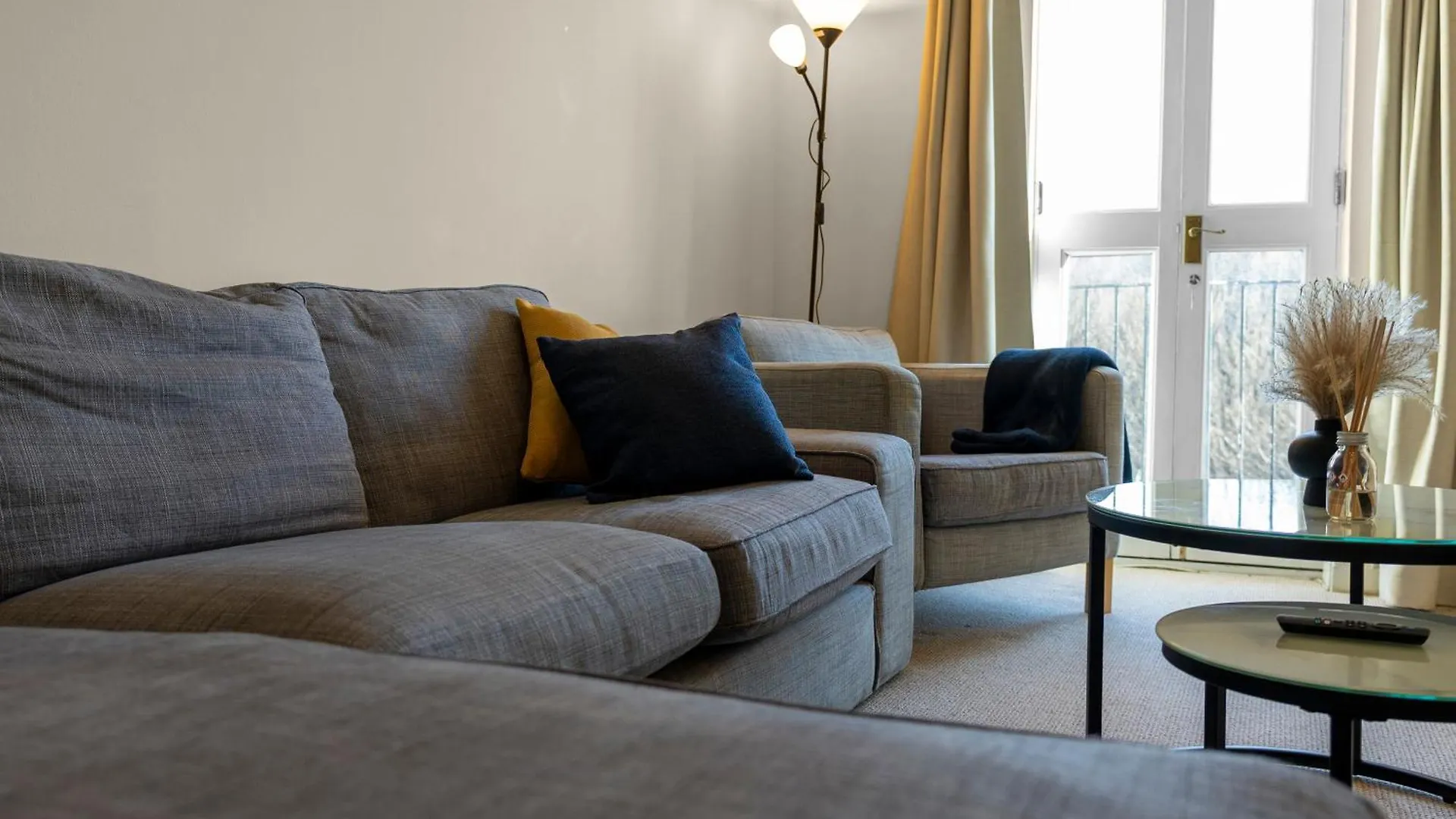 1 Double Room In Shared Apartment In Central Edinburgh With Free Parking