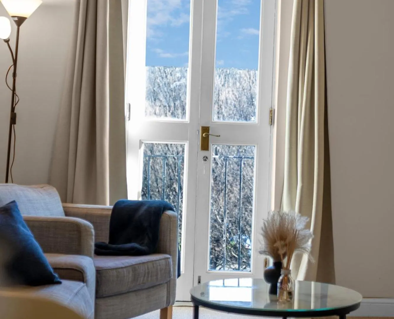 Room In Central Edinburgh With Free Parking