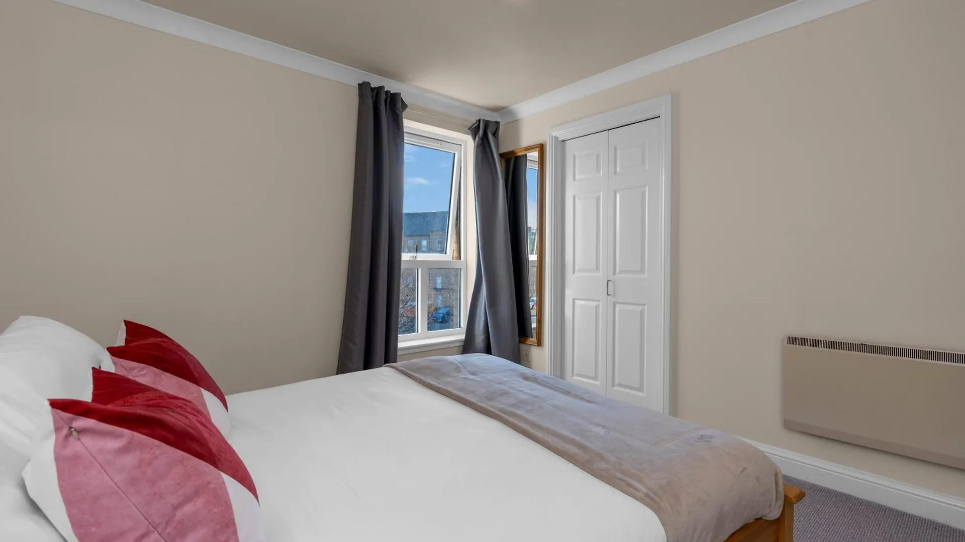 Room In Central Edinburgh With Free Parking 0*,  United Kingdom